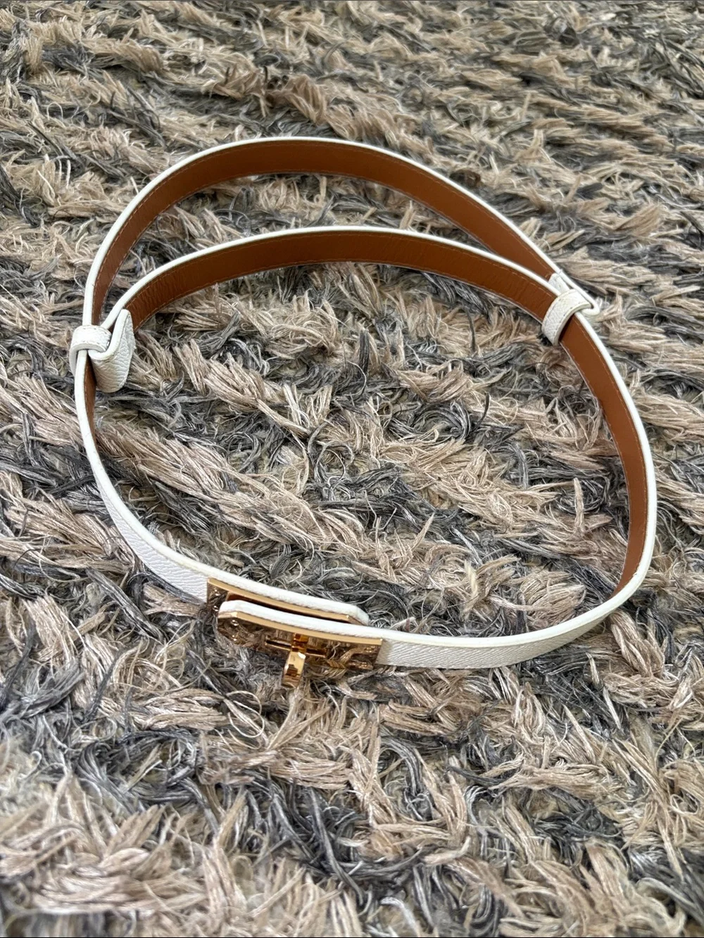 White Grained Faux Leather Turn Lock Adjustable Skinny Belt OS
